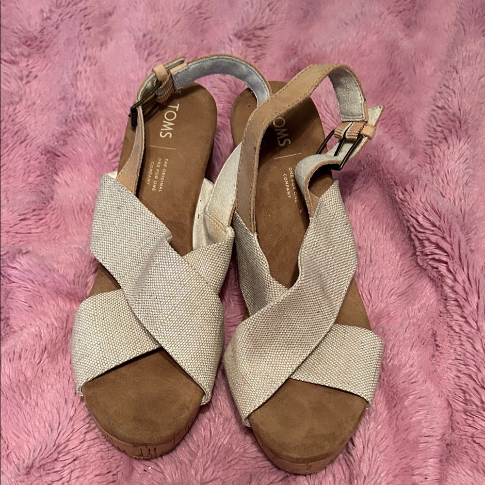 TOMS Women's Beige Cross-Strap Sandals Size 9